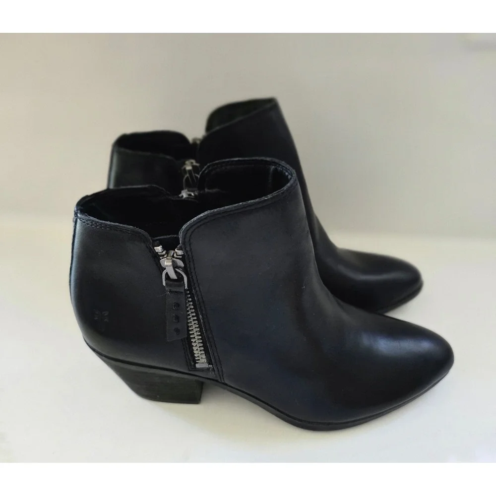 NWOB Frye Women Black Leather Ankle Boots Side Zip Almond Toe Cuban Heel Booties